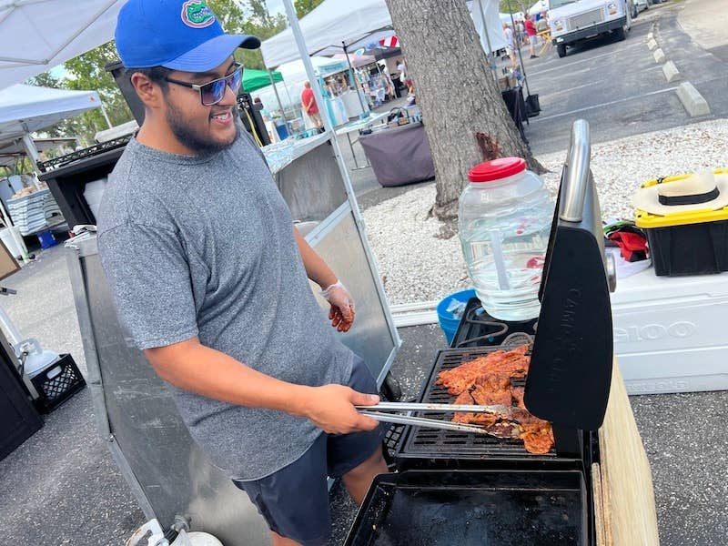 Ceasar-cooks-the-meat-at-Ginas-Tamales.jpg