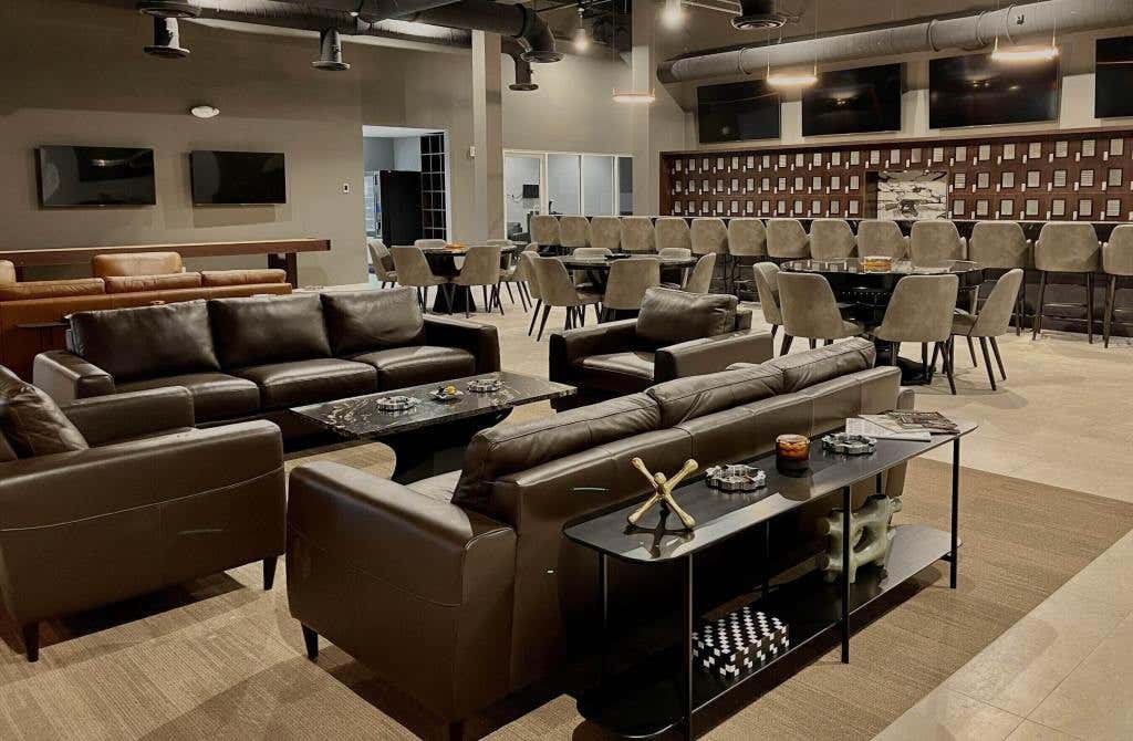 rsz_founders_shooting_club_clubhouse_lounge-scaled.jpg