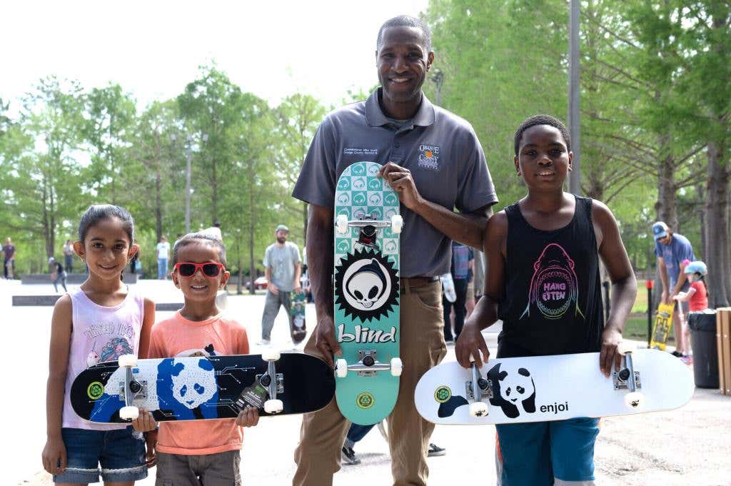 Commissioner-Mike-Scott-and-recipients-of-free-skateboards-at-barnett-skatepark-grand-opening-in-orange-county.jpg