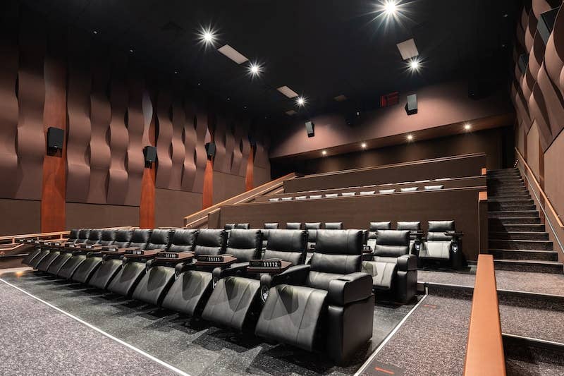 Luxury-recliner-seating-in-theaters.jpg